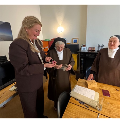 Elver ontvangt sleutel Klooster Nazareth